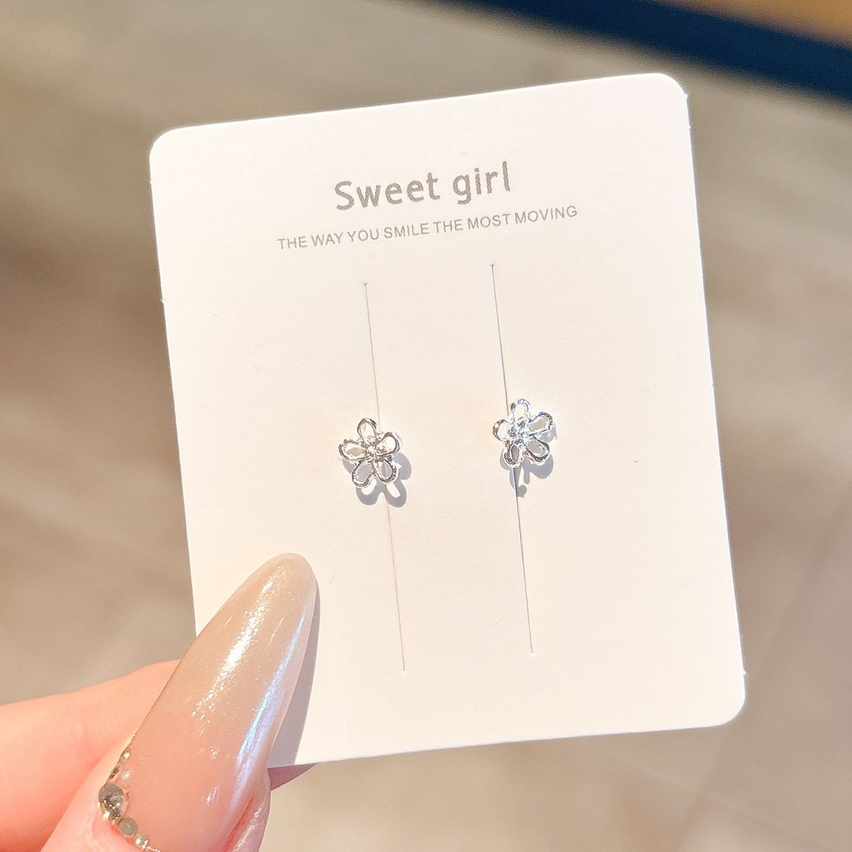 Studs 'Hollow Flower' por Mayor — Cod OE609026